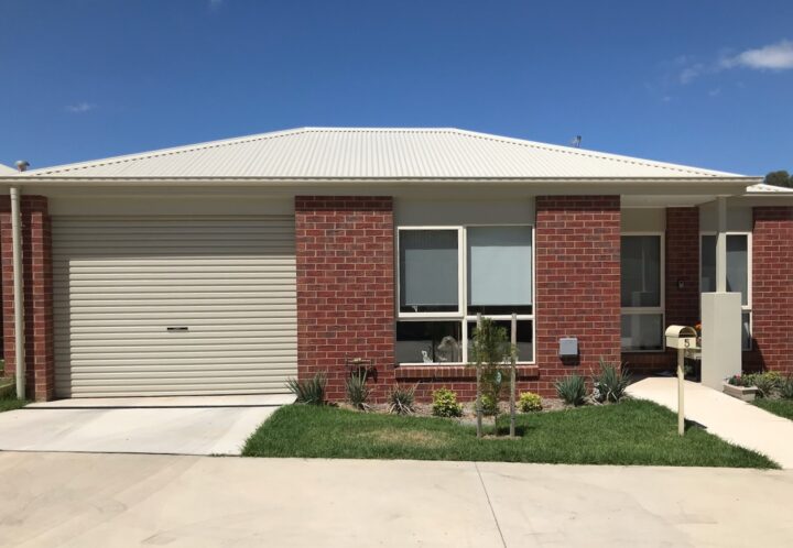Front façade of a unit at Golden Rise retirement Bendigo
