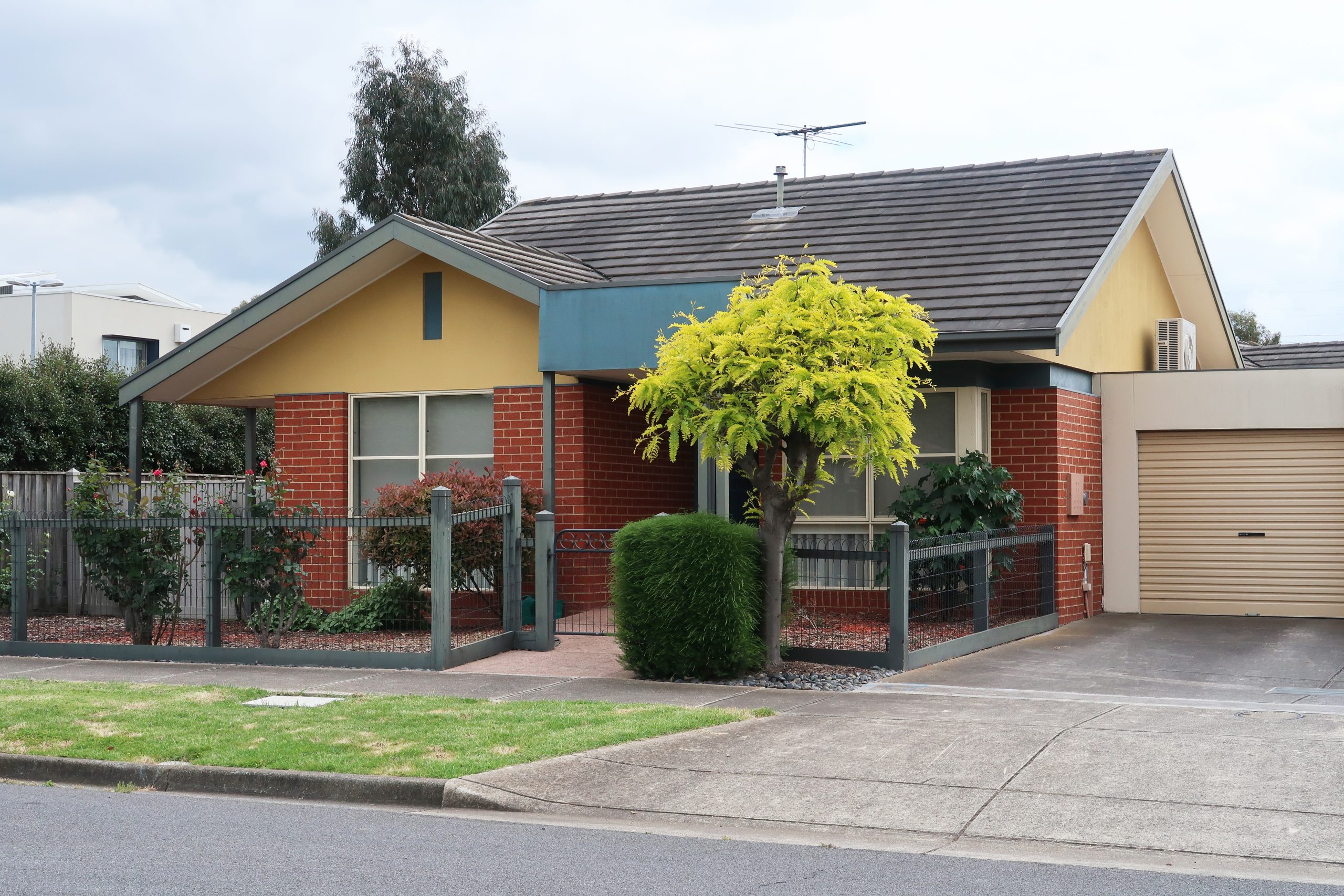 Unit with lock-up garage
